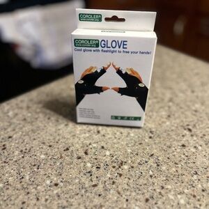 Coroler Glove with lighted fingers. New in Box